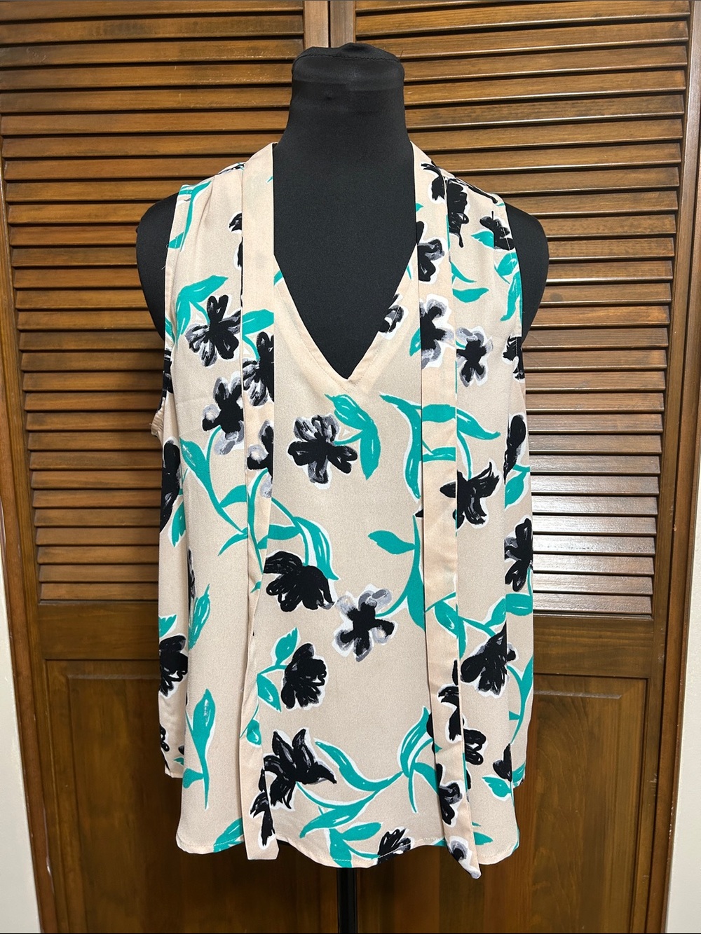 C&E Beige with Black & Teal Floral Sleeveless V-Neck with Tie Blouse Size L - Picture 2 of 7